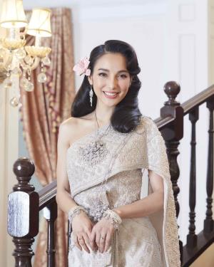 ชุดไทยเจ้าสาว ชุดไทยจักรพรรดิ์ เช่าที่แบมบี้ เวดดิ้ง ห้วยขวาง